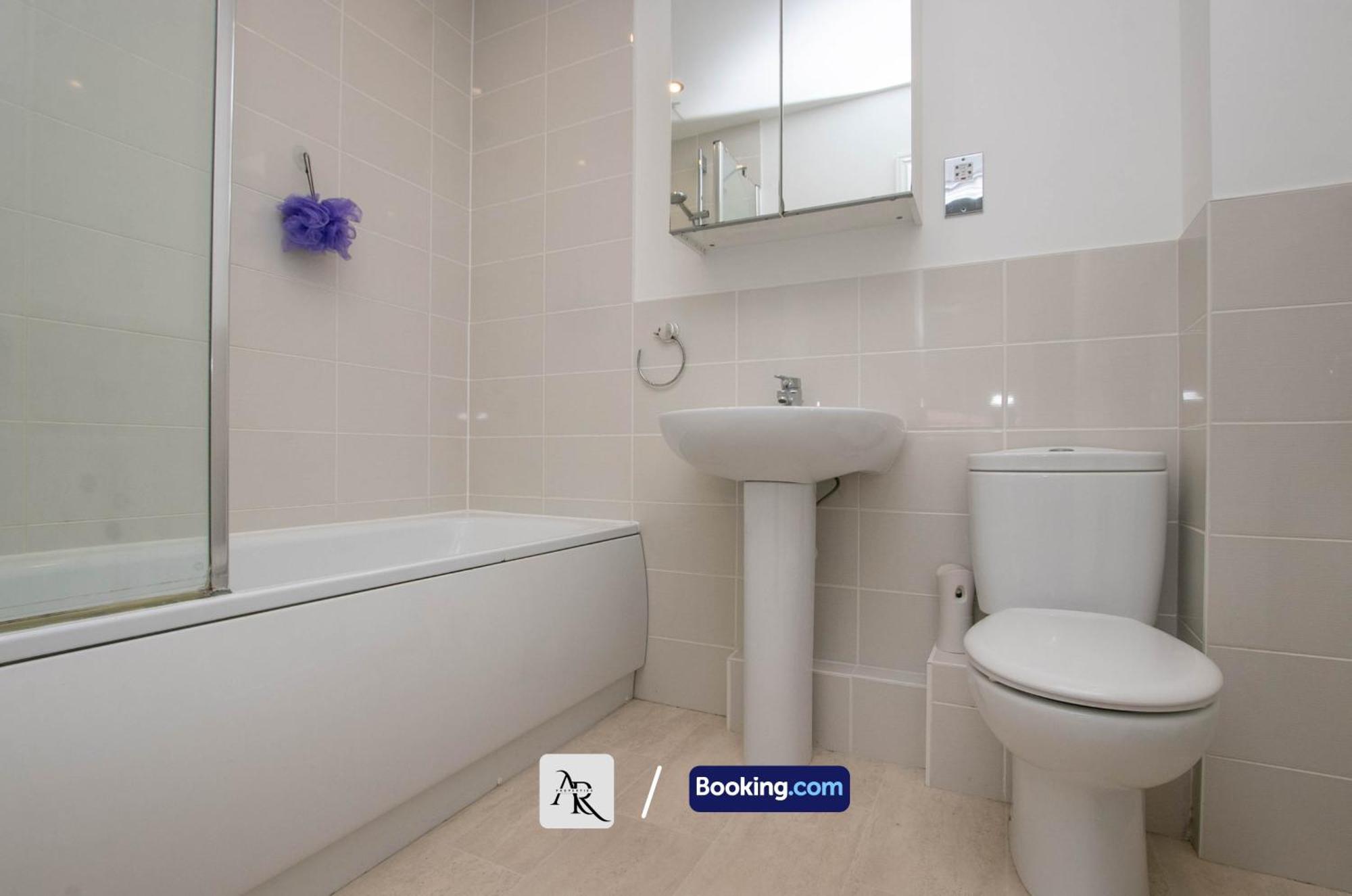 Cozy House By Ar Properties Short Lets & Serviced Accommodation Colchester Exterior photo